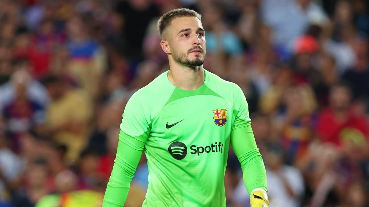 “Farewell Message from Arnau Tenas: Barcelona Goalkeeper’s Emotional Goodbye as He Joins PSG”